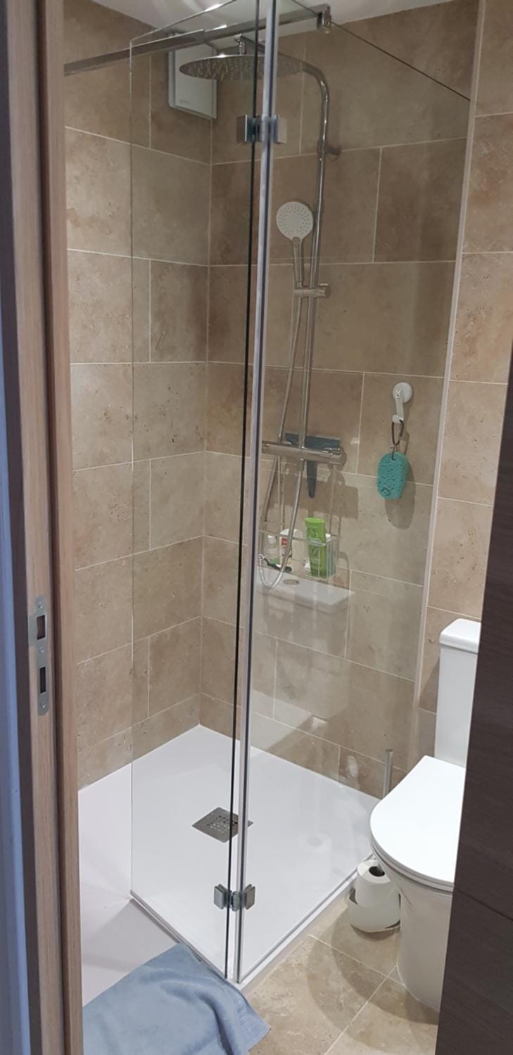 Shower, Toilet