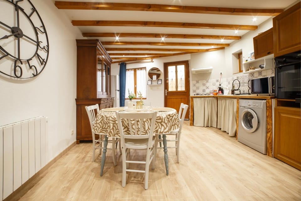 Dining area, stove, washing machine, kitchen