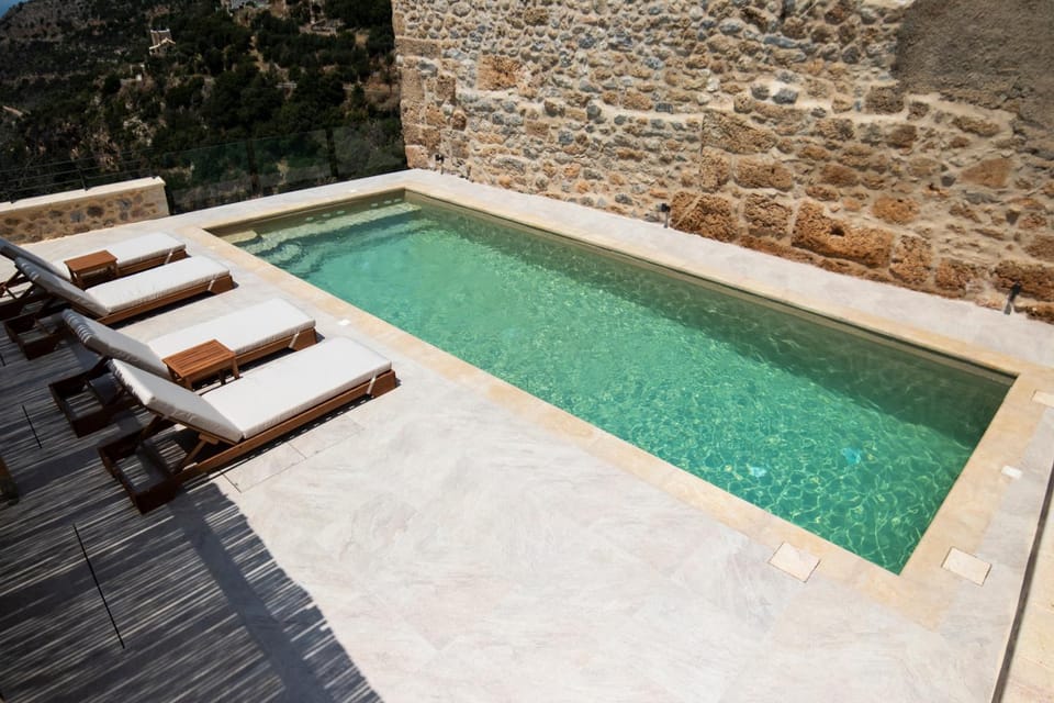 Day, Natural landscape, Pool view, Swimming pool, sunbed