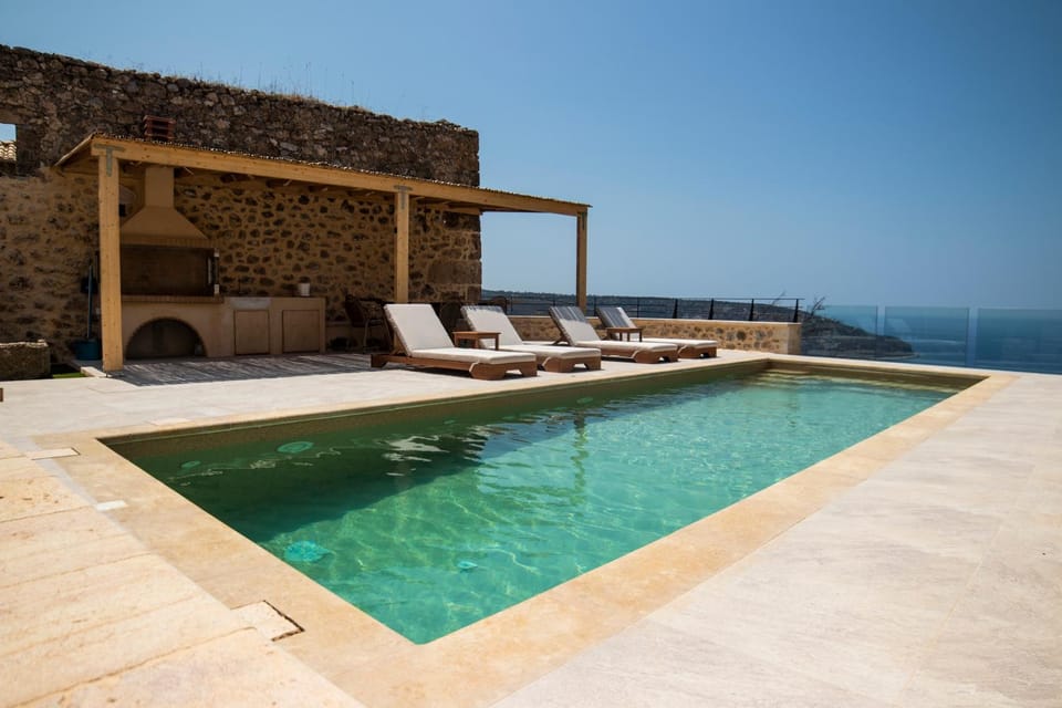 Day, Natural landscape, Pool view, Sea view, Swimming pool, sunbed