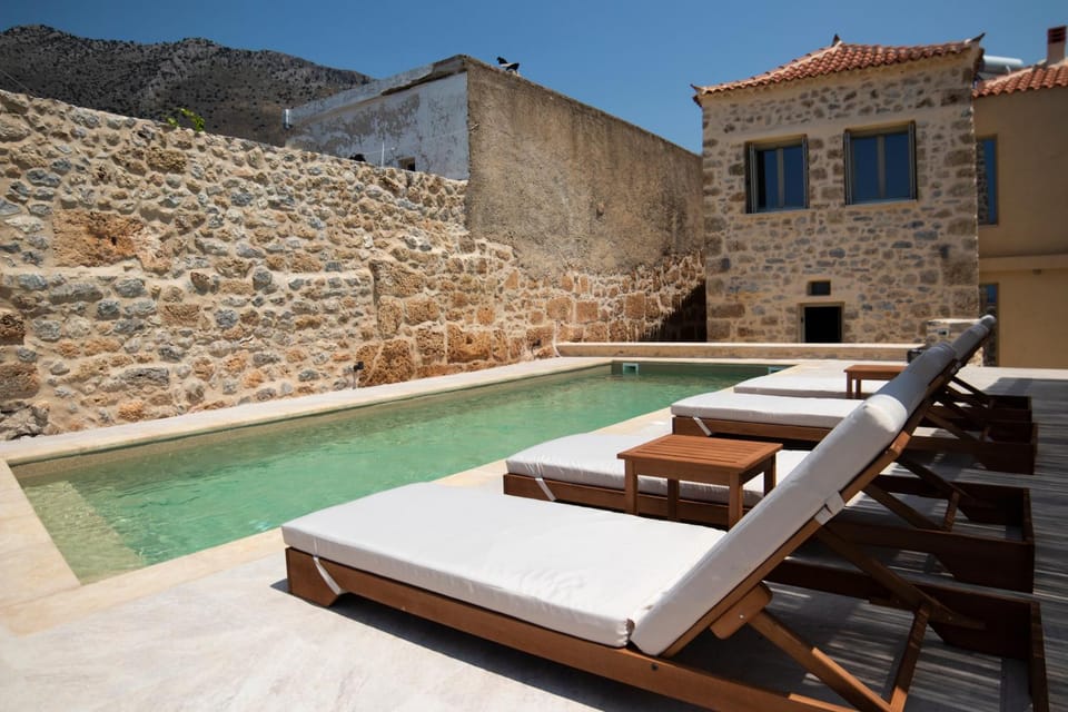 Natural landscape, Balcony/Terrace, Pool view, Swimming pool, Swimming pool, sunbed
