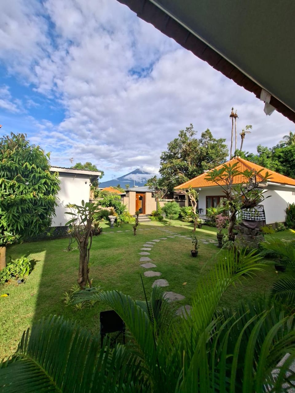 Rumah Asri Devarastra #2 Villa in Abang