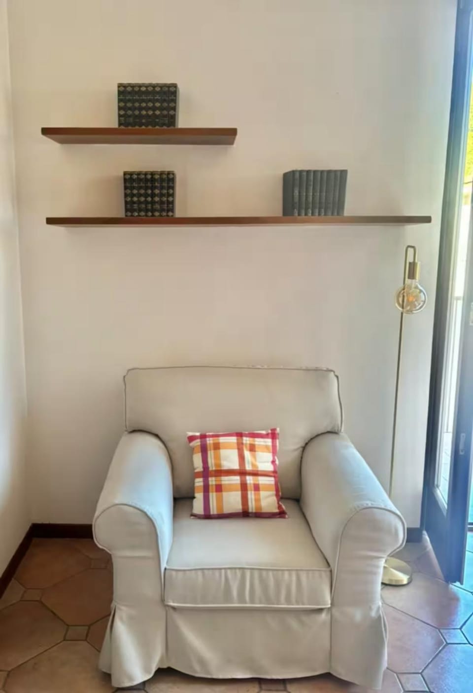 Communal lounge/ TV room, Living room, Seating area, heating, internet