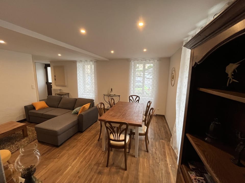 Living room, Seating area, Dining area