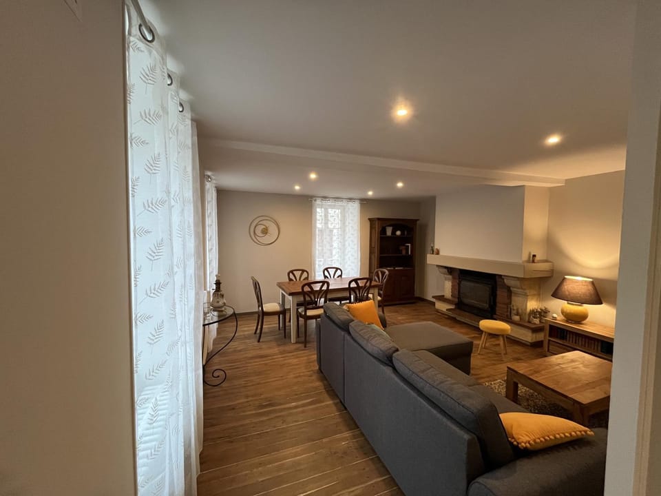 Living room, Dining area