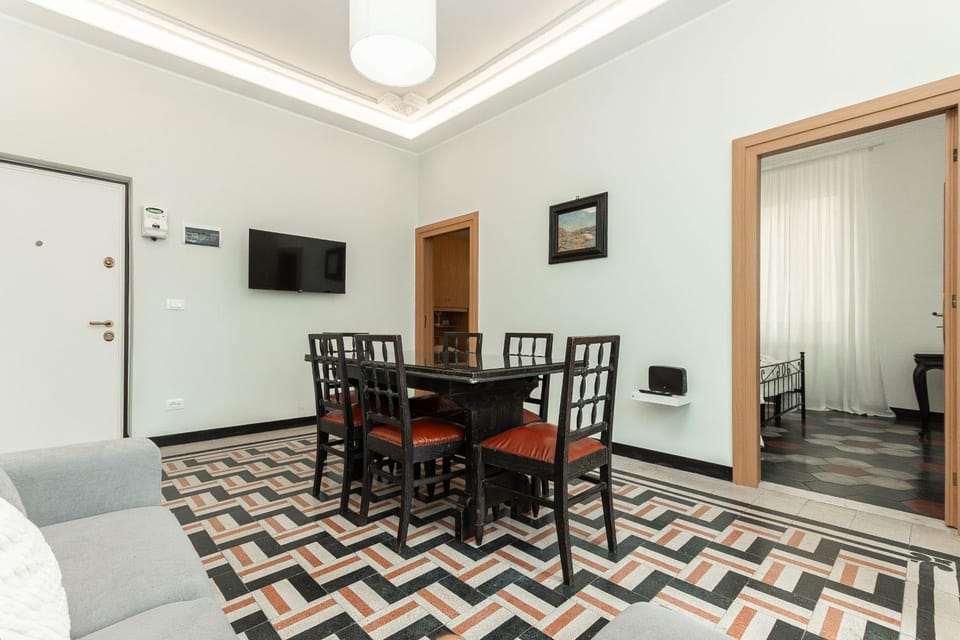 TV and multimedia, Living room, Seating area, Dining area