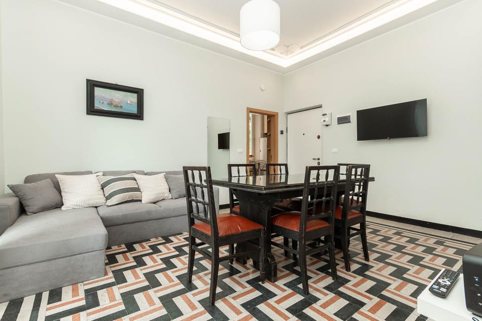 TV and multimedia, Living room, Seating area, Dining area