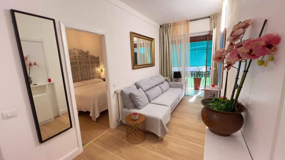 Bed, Living room, Seating area, Bedroom, wardrobe