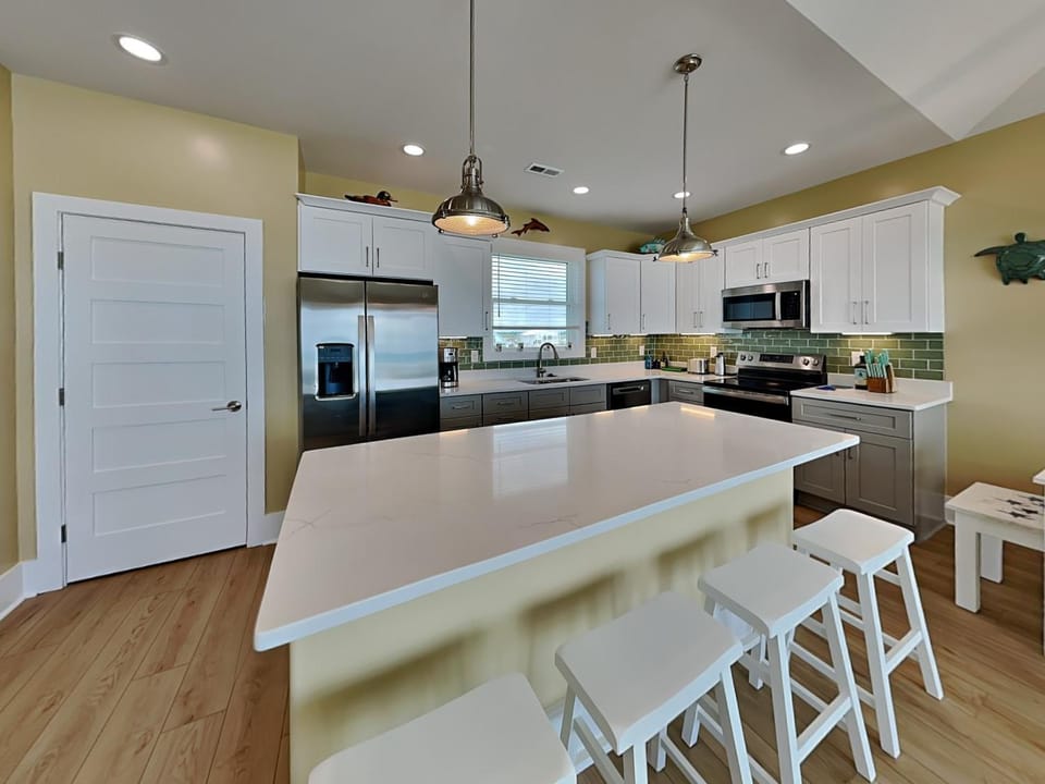 Kitchen or kitchenette, Seating area, furniture, microwave, oven, kitchen
