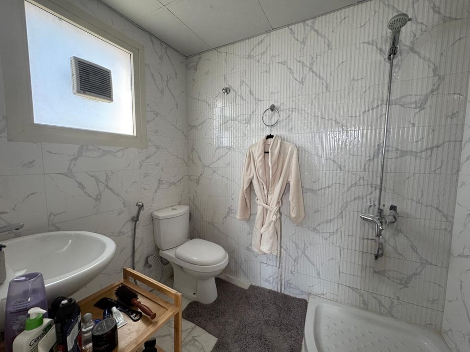 Shower, Toilet, Bathroom, towels
