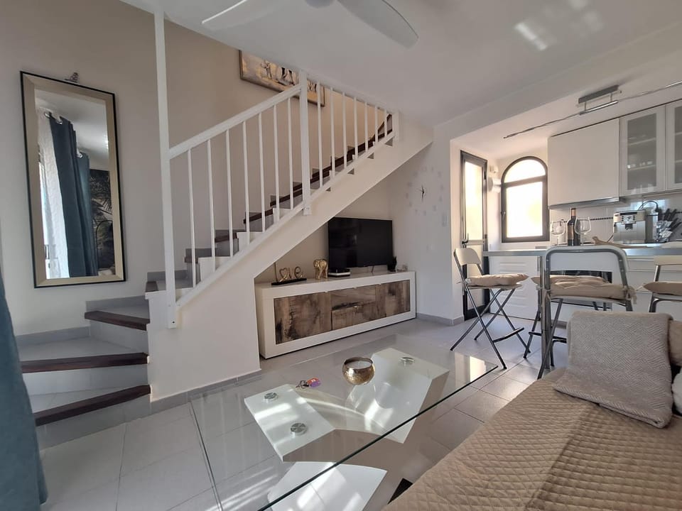 TV and multimedia, Living room, Seating area