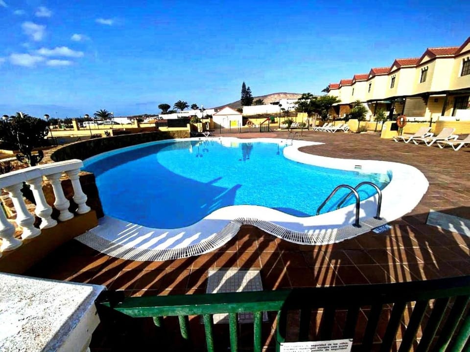 Patio, Pool view, Swimming pool, Swimming pool, sunbed