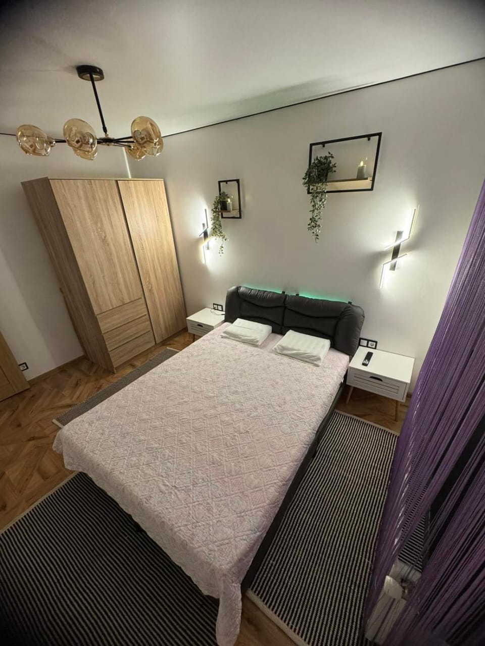 Bed, Photo of the whole room