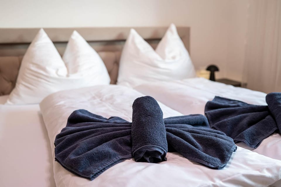 Bedroom, towels