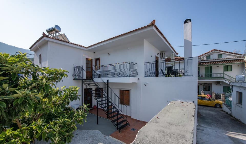 Zisi's Home Apartment in Sporades, Greece