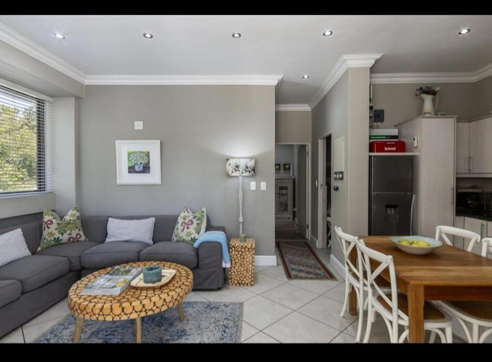 Merweda Wag-n-Bietjie on Dorp Street Apartment in Stellenbosch