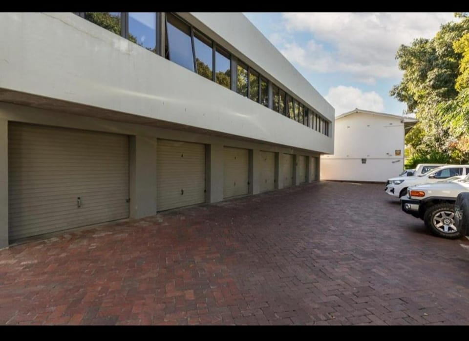 Merweda Wag-n-Bietjie on Dorp Street Apartment in Stellenbosch