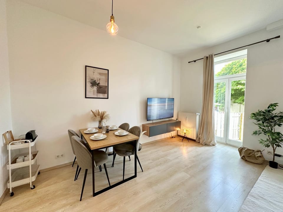 Living room, Seating area, Dining area