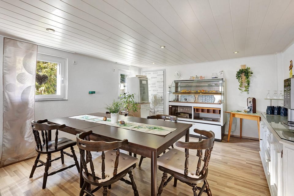 Property building, Kitchen or kitchenette, Living room