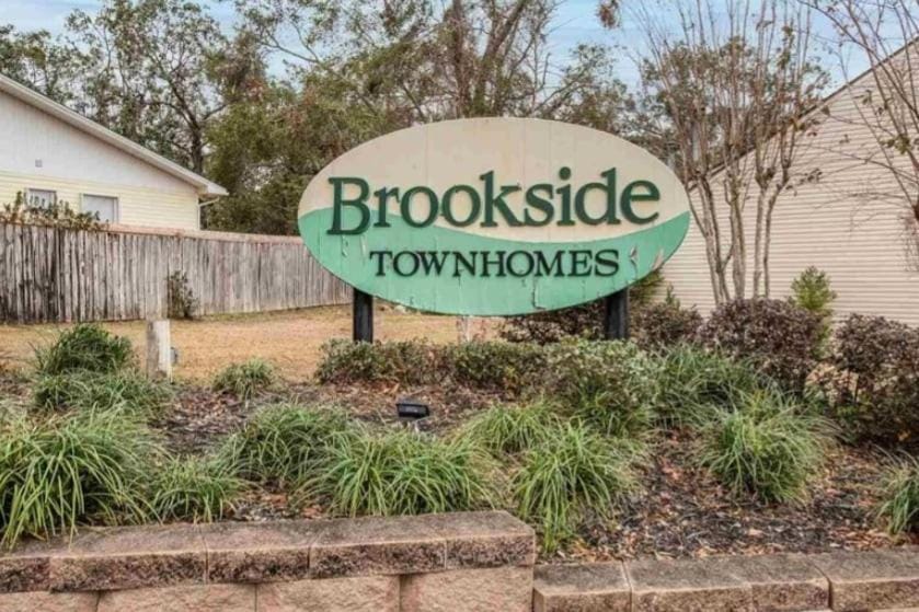 Sunny Large Two Bedroom Townhouse - Pool Apartment in Pensacola
