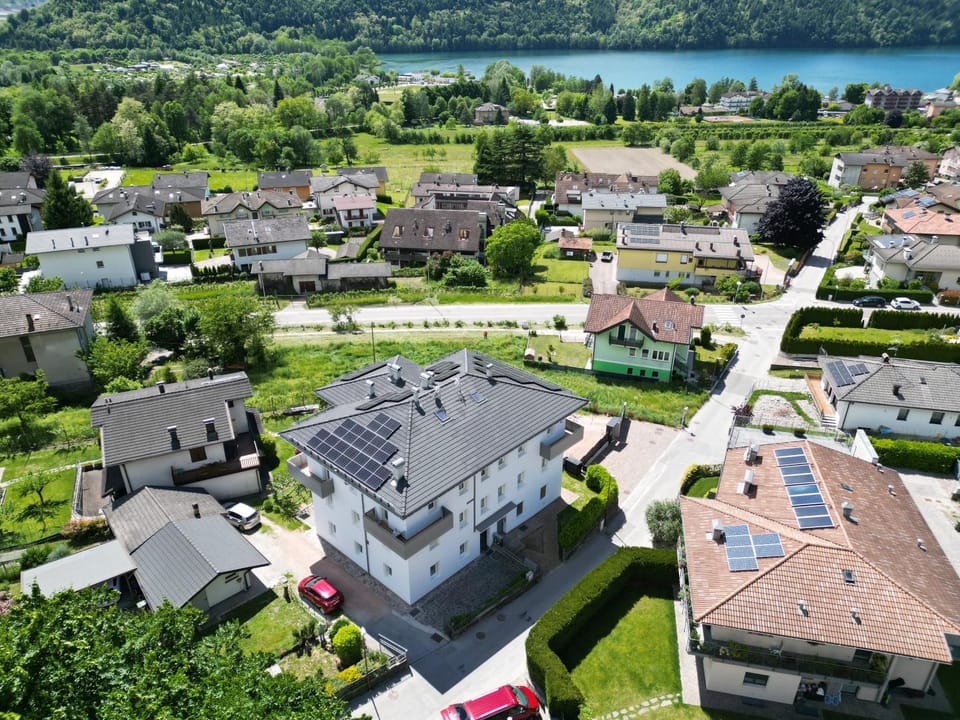 Bird's eye view, Lake view