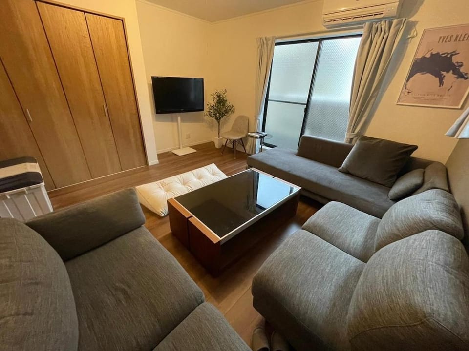 都心なのに駐車場付きの一軒家 90平米 3寝室7ベッド 最大9名 東新宿駅9分 Apartment in Shinjuku