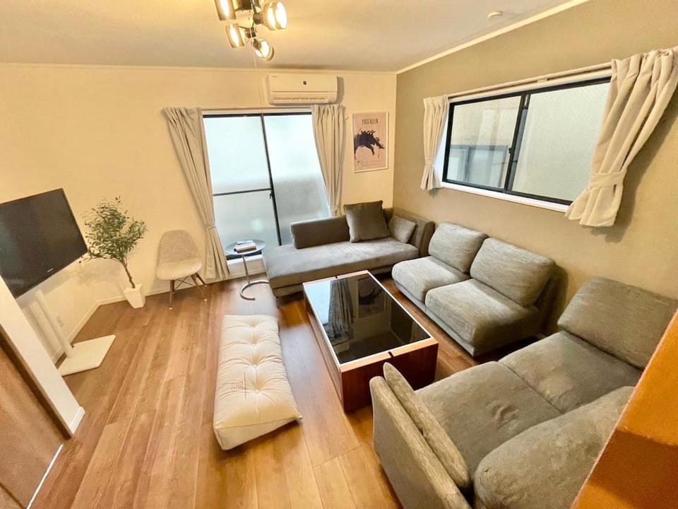 都心なのに駐車場付きの一軒家 90平米 3寝室7ベッド 最大9名 東新宿駅9分 Apartment in Shinjuku
