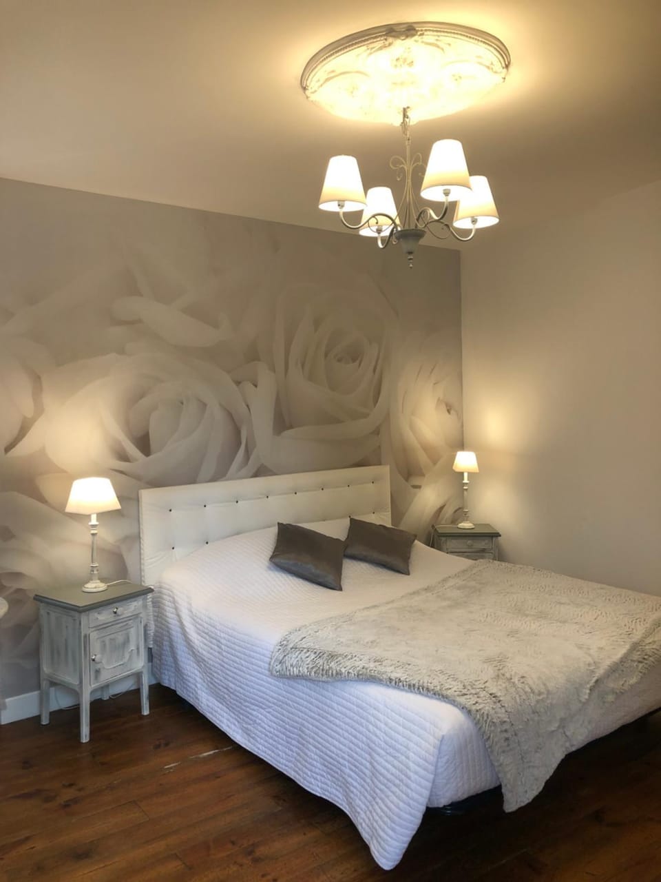 Bed, Photo of the whole room