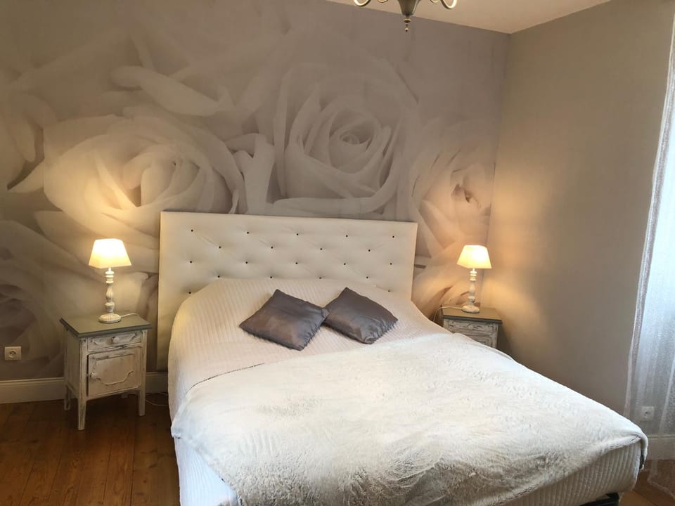 Bed, Photo of the whole room