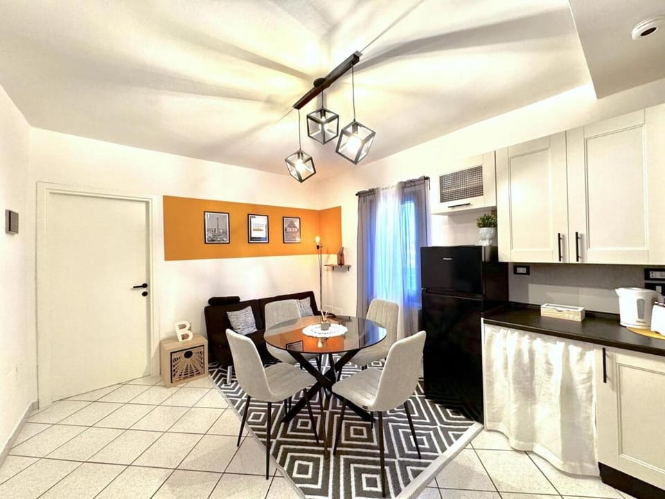 Kitchen or kitchenette, Living room, Seating area, Dining area, oven, pet friendly, stove