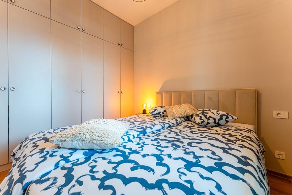 Bed, Photo of the whole room, Bedroom, hair dryier, heating, internet, wardrobe