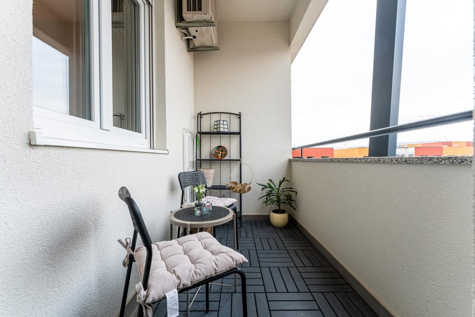 Day, View (from property/room), Balcony/Terrace, Balcony/Terrace, Seating area, Location, internet, air conditioner