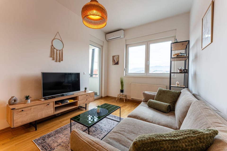 Communal lounge/ TV room, TV and multimedia, Living room, Seating area, Family, heating, air conditioner