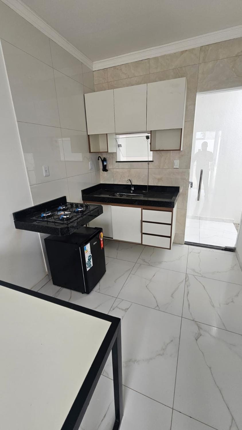 Kitchen or kitchenette, minibar, stove