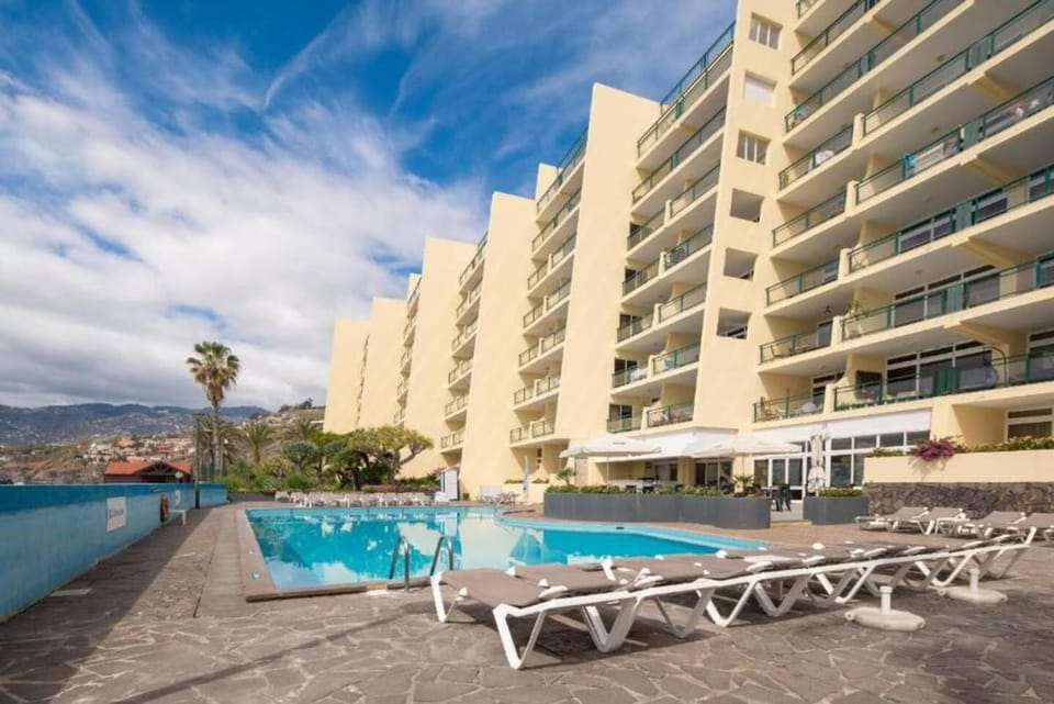 Peaceful beachside Penthouse - 3 Bed 608 Apartment in Funchal