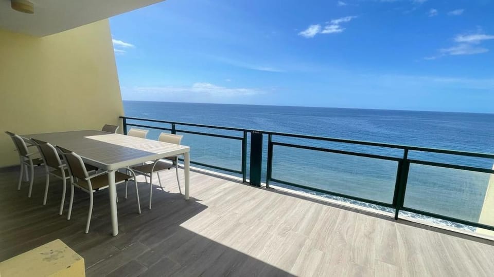 Peaceful beachside Penthouse - 3 Bed 608 Apartment in Funchal