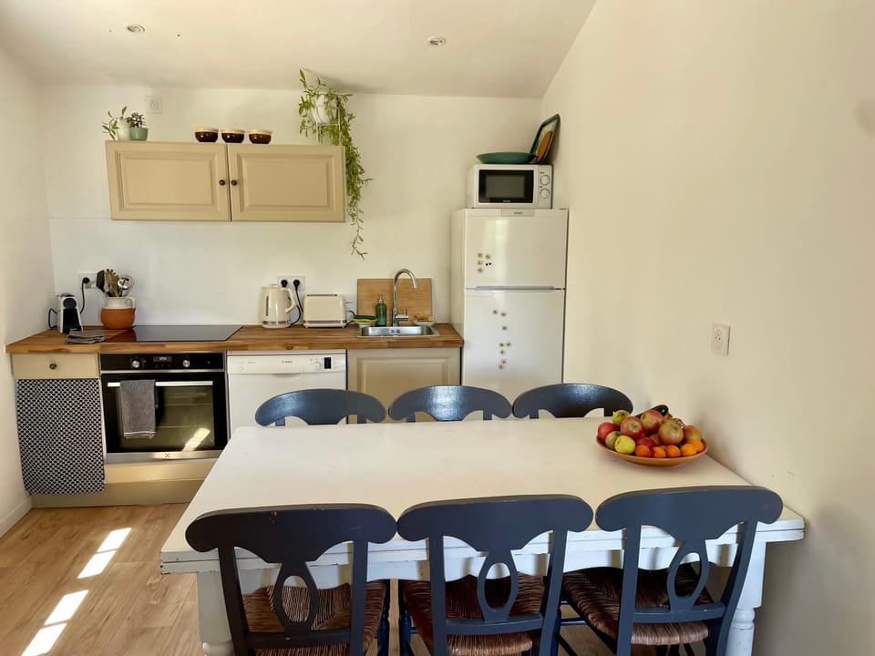 Coffee/tea facilities, Meals, microwave, oven, stove, kitchen