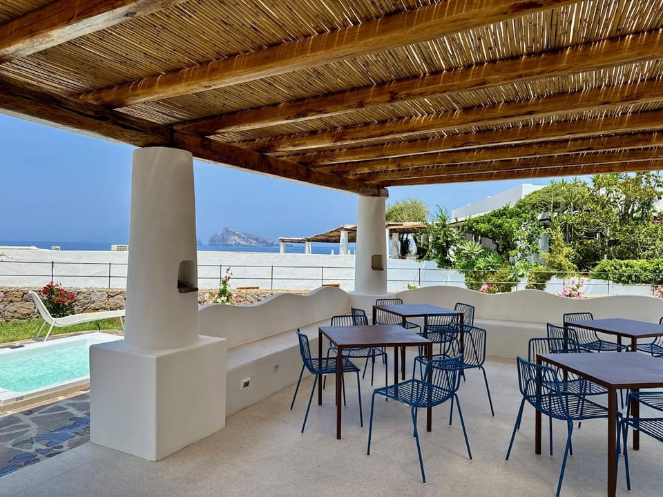 Patio, View (from property/room), Balcony/Terrace, Seating area, Breakfast