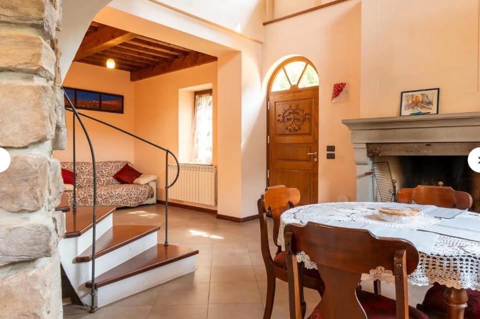 Casa Gialla il Cipresso House in Tuscany