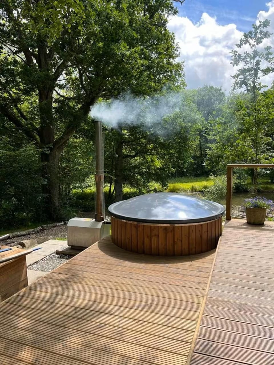 Spring, Day, Natural landscape, Garden, Hot Tub, Garden view
