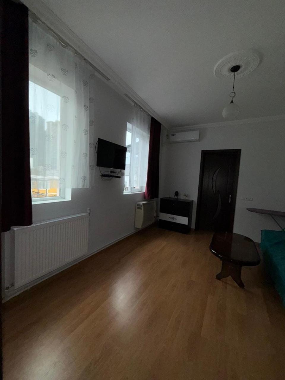 TV and multimedia, Living room, Seating area, Evening entertainment, internet
