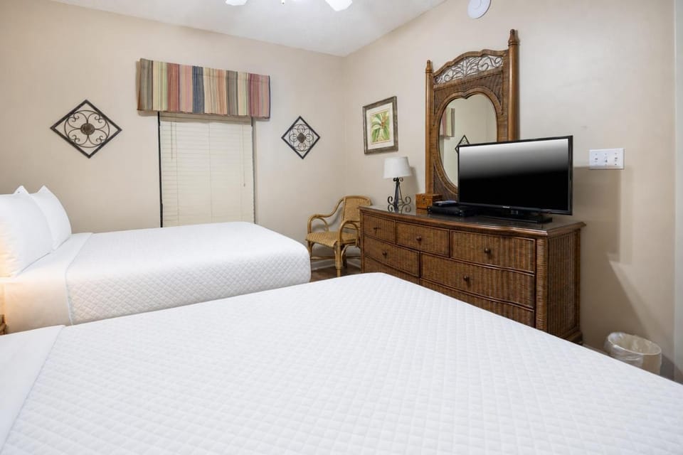 Phoenix X 309 Apartment in Ono Island
