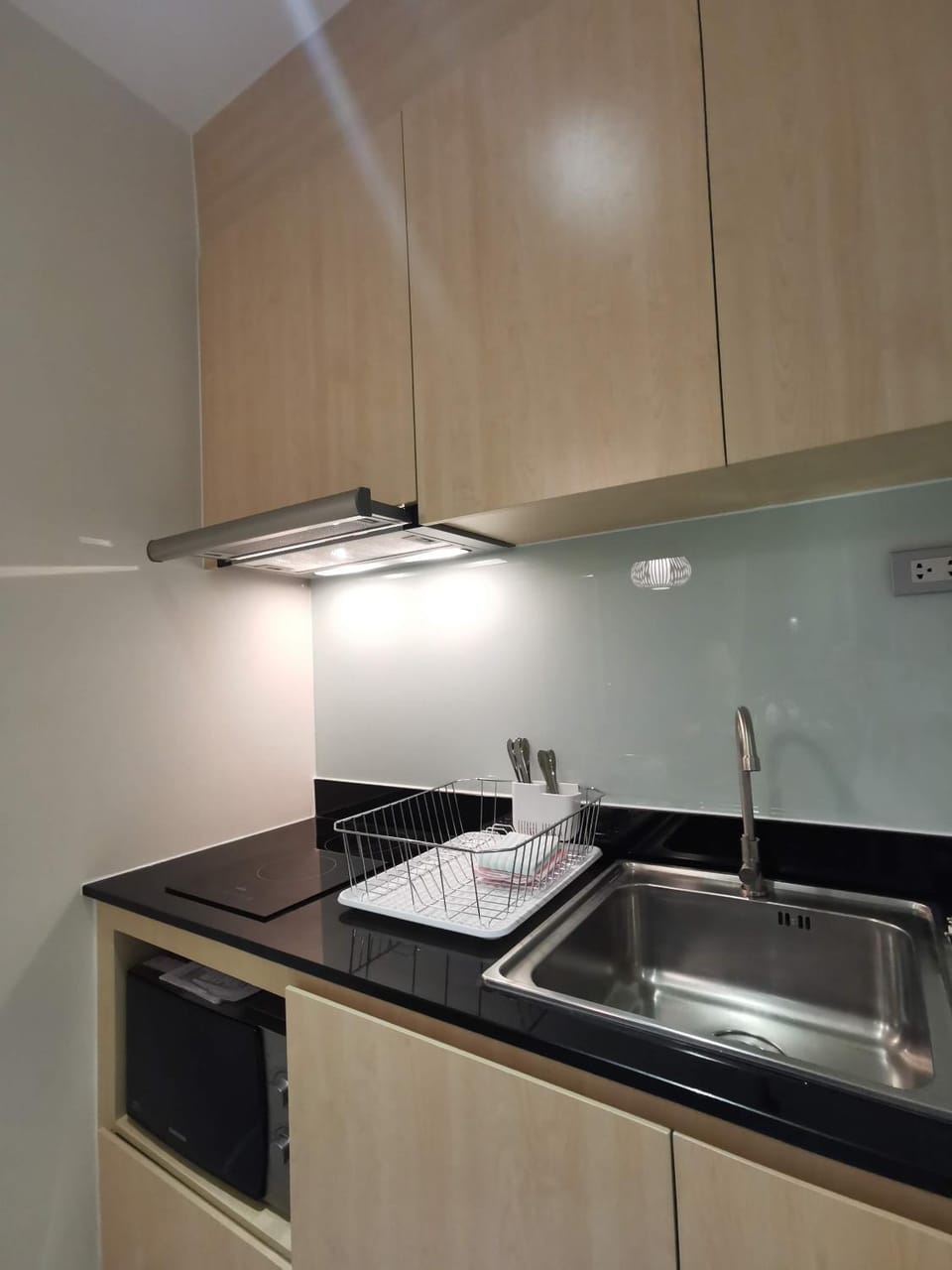 Kitchen or kitchenette, microwave, stove