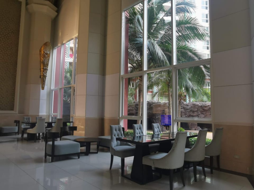 Communal lounge/ TV room, Lobby or reception, Seating area
