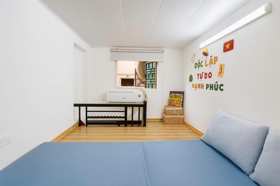 Photo of the whole room, Bedroom, air conditioner
