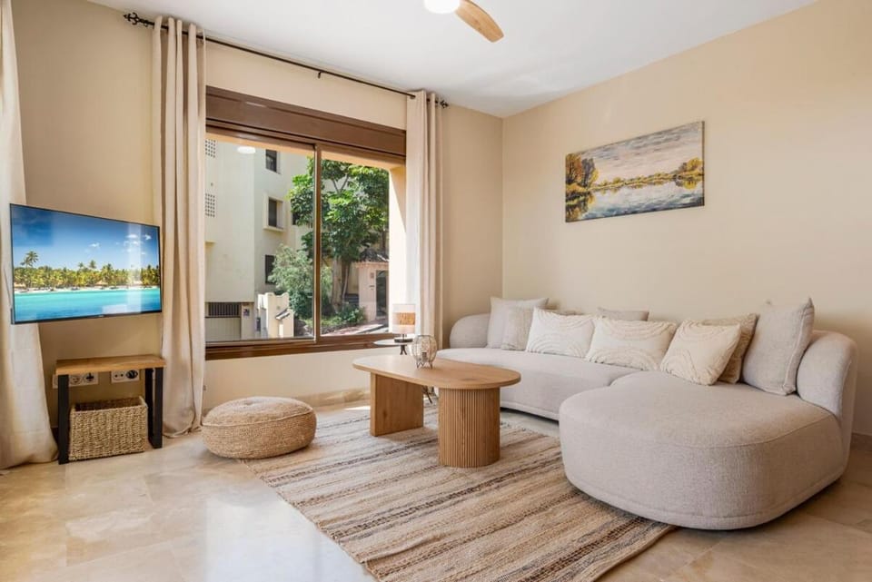 Duquesa Village luxury 3 BR with pool Apartment in Costa del Sol