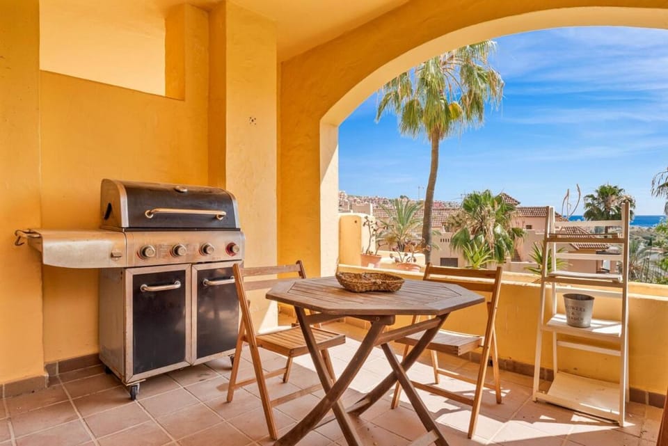 Duquesa Village luxury 3 BR with pool Apartment in Costa del Sol