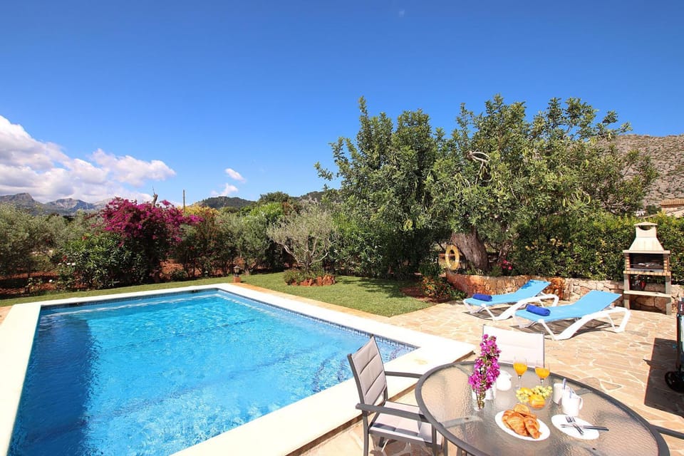 Oliveres Villa in Raiguer