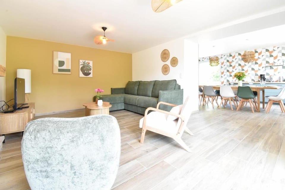 Living room, Dining area
