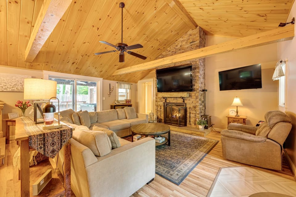 Home w/ Outdoor Entertainment Area in Ashland! House in Ashland